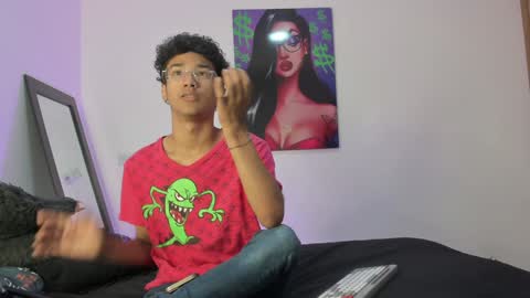 Snapshot of harrytwink18 chatting on 01/30/25, 01:42 HARRY online show from 01/30/25, 01:42