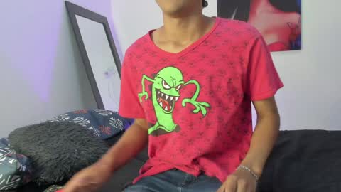 Snapshot of harrytwink18 chatting on 01/30/25, 04:45 HARRY online show from 01/30/25, 04:45