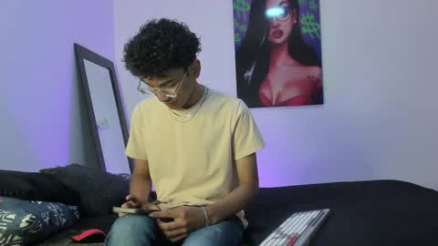 Snapshot of harrytwink18 chatting on 02/18/25, 01:22 HARRY online show from 02/18/25, 01:22