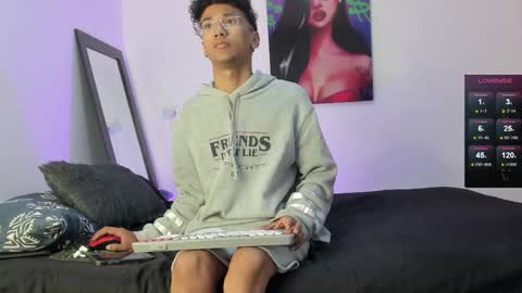 Snapshot of harrytwink18 chatting on 02/21/25, 01:22 HARRY online show from 02/21/25, 01:22