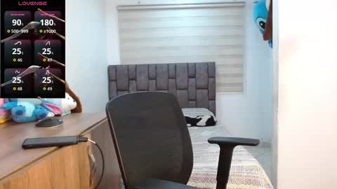 Snapshot of harrytwink18 chatting on 09/16/25, 02:29 HARRY online show from 09/16/25, 02:29