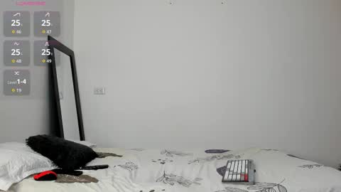 Snapshot of harrytwink18 chatting on 12/16/25, 02:33 HARRY online show from 12/16/25, 02:33