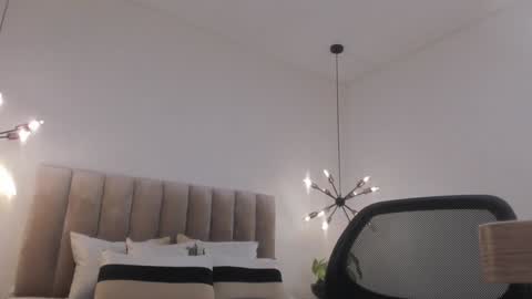 Snapshot of harryy_joness chatting on 12/17/24, 05:26 Harry Jones online show from 12/17/24, 05:26