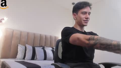 Snapshot of harryy_joness chatting on 12/26/24, 05:30 Harry Jones online show from 12/26/24, 05:30