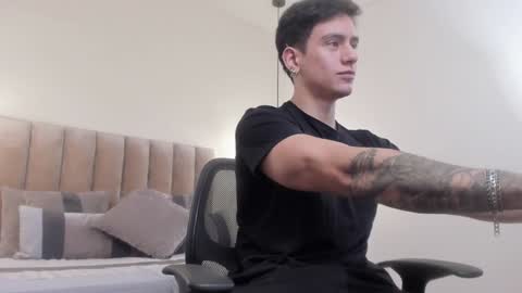 Snapshot of harryy_joness chatting on 01/05/25, 05:51 Harry Jones online show from 01/05/25, 05:51