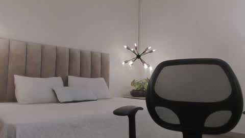 Snapshot of harryy_joness chatting on 01/17/25, 05:41 Harry Jones online show from 01/17/25, 05:41