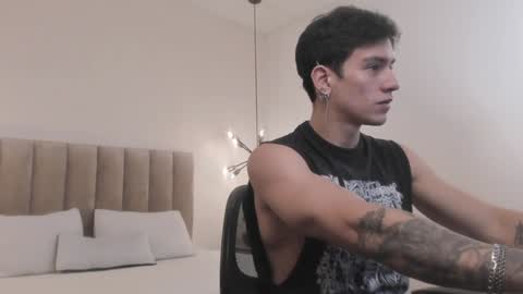 Snapshot of harryy_joness chatting on 01/24/25, 05:42 Harry Jones online show from 01/24/25, 05:42