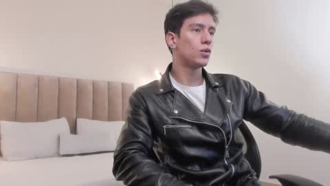 Snapshot of harryy_joness chatting on 01/25/25, 05:51 Harry Jones online show from 01/25/25, 05:51