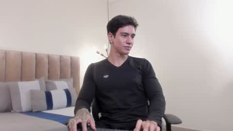 Snapshot of harryy_joness chatting on 01/28/25, 06:07 Harry Jones online show from 01/28/25, 06:07