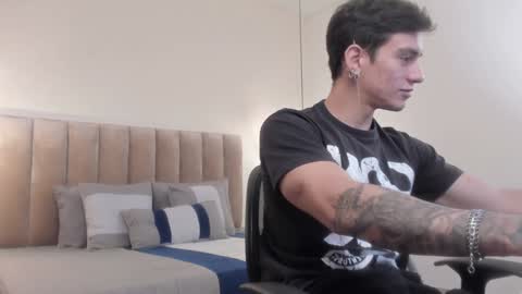 Snapshot of harryy_joness chatting on 01/30/25, 06:00 Harry Jones online show from 01/30/25, 06:00