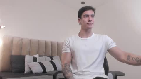 Snapshot of harryy_joness chatting on 02/21/25, 05:42 Harry Jones online show from 02/21/25, 05:42