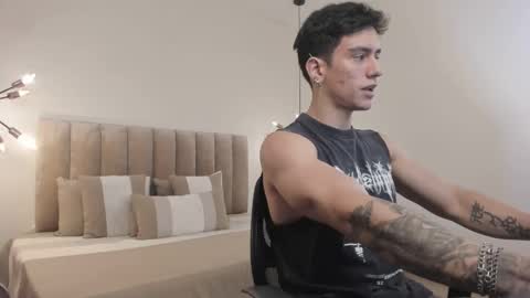 Snapshot of harryy_joness chatting on 02/25/25, 05:36 Harry Jones online show from 02/25/25, 05:36