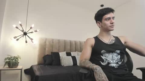 Snapshot of harryy_joness chatting on 03/08/25, 08:25 Harry Jones online show from 03/08/25, 08:25