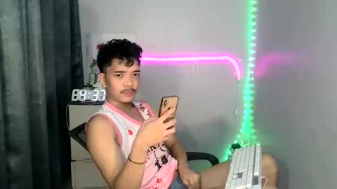 Michael18 online show from 03/08/25, 07:16