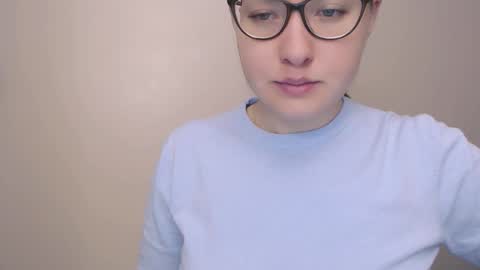 Snapshot of hartfoxx chatting on 12/04/25, 12:20 hartfoxx online show from 12/04/25, 12:20