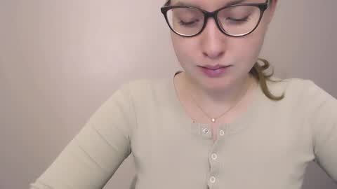 Snapshot of hartfoxx chatting on 12/15/25, 02:16 hartfoxx online show from 12/15/25, 02:16