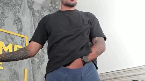 Snapshot of hassan_golddick chatting on 03/01/26, 07:49 HASSAN online show from 03/01/26, 07:49