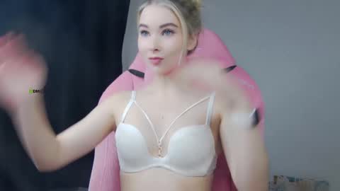 Anna online show from 11/16/25, 04:34