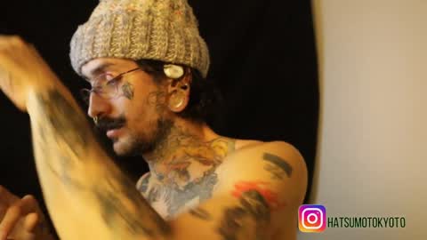 Snapshot of hatsumotokyoto chatting on 01/21/25, 01:18 More content   2   online show from 01/21/25, 01:18