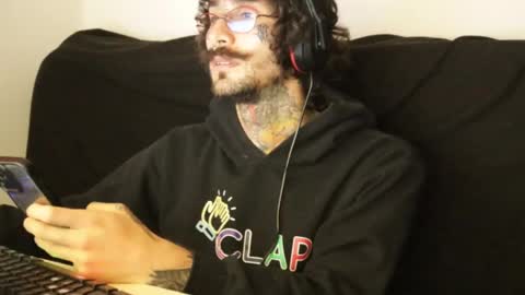 Snapshot of hatsumotokyoto chatting on 01/28/25, 03:57 More content   2   online show from 01/28/25, 03:57