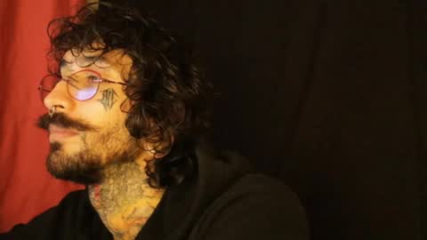 Snapshot of hatsumotokyoto chatting on 02/15/25, 01:53 More content   2   online show from 02/15/25, 01:53