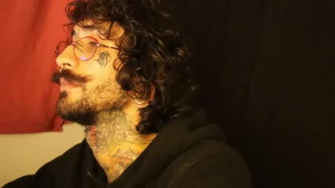 Snapshot of hatsumotokyoto chatting on 02/15/25, 04:58 More content   2   online show from 02/15/25, 04:58