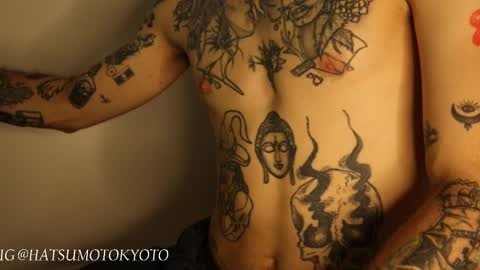 Snapshot of hatsumotokyoto chatting on 03/08/25, 10:56 More content   2   online show from 03/08/25, 10:56