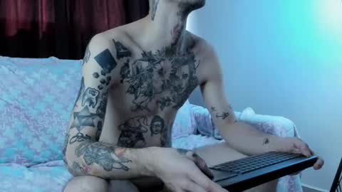 Snapshot of hatsumotokyoto chatting on 11/12/25, 01:33 More content 2 online show from 11/12/25, 01:33