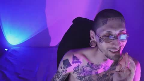 Snapshot of hatsumotokyoto chatting on 11/14/25, 02:54 More content 2 online show from 11/14/25, 02:54