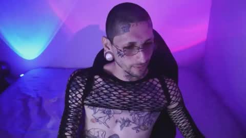 Snapshot of hatsumotokyoto chatting on 11/14/25, 10:51 More content 2 online show from 11/14/25, 10:51