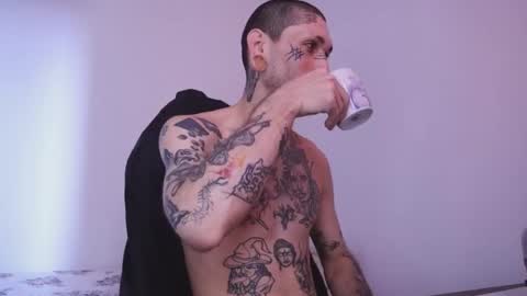 Snapshot of hatsumotokyoto chatting on 11/16/25, 04:45 More content 2 online show from 11/16/25, 04:45