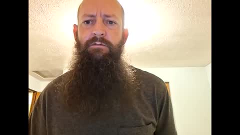 Snapshot of hawktalon007 chatting on 10/04/25, 02:31 Robert online show from 10/04/25, 02:31