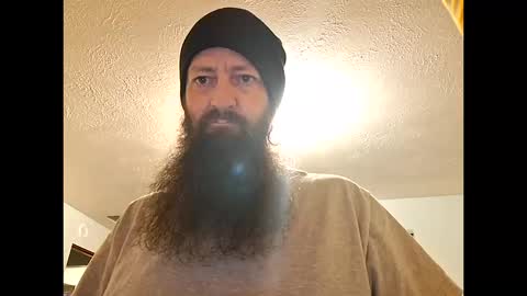 Snapshot of hawktalon007 chatting on 10/12/25, 04:50 Robert online show from 10/12/25, 04:50