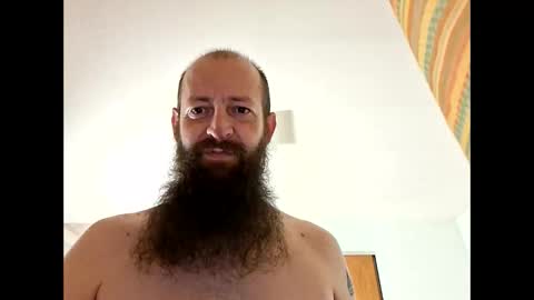 Snapshot of hawktalon007 chatting on 11/09/25, 06:01 Robert online show from 11/09/25, 06:01