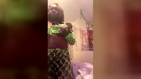 hawtchoc37 online show from 12/15/25, 05:23