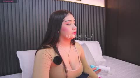 Snapshot of hay1_ chatting on 02/17/26, 05:26 haylie See you tonight at 8pm Colombia time online show from 02/17/26, 05:26