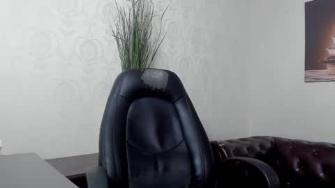 HayesWood online show from 11/27/25, 06:48