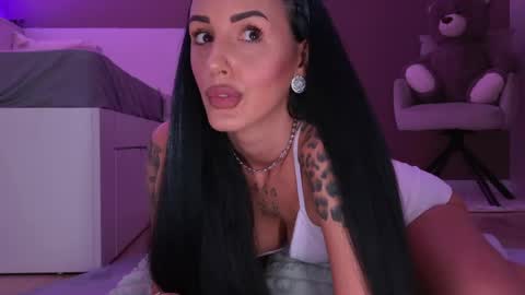 Hayley online show from 04/09/26, 09:42