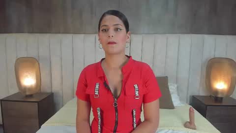 Snapshot of hayli_monroee chatting on 06/17/26, 07:37 Hayli online show from 06/17/26, 07:37