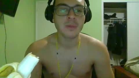 Snapshot of hazehorizon48 chatting on 11/20/25, 08:47 hazehorizon48 online show from 11/20/25, 08:47