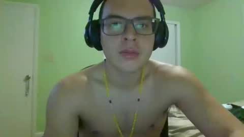 Snapshot of hazehorizon48 chatting on 11/21/25, 03:05 hazehorizon48 online show from 11/21/25, 03:05