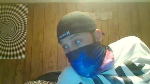 Snapshot of hazel198812 chatting on 12/17/25, 05:08 hazel198812 online show from 12/17/25, 05:08