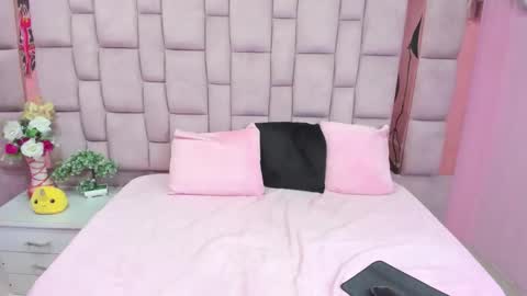 Snapshot of hazel_18_ chatting on 10/28/25, 07:49 hazel_18_ online show from 10/28/25, 07:49