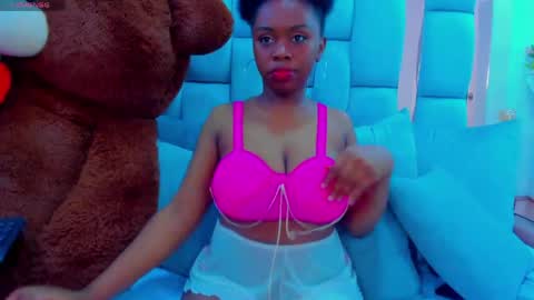 hazel_lanee online show from 04/19/26, 05:07