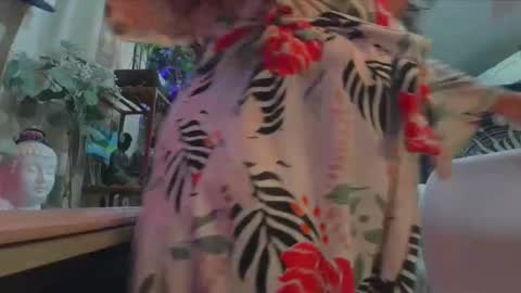 Snapshot of hazel_lyn222 chatting on 10/18/25, 12:39 Hazel online show from 10/18/25, 12:39