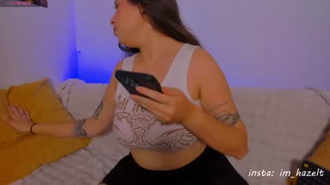 Snapshot of hazel_shy chatting on 07/31/26, 09:25 Im Hazel online show from 07/31/26, 09:25