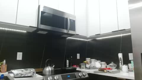 Hazel online show from 01/18/26, 12:14