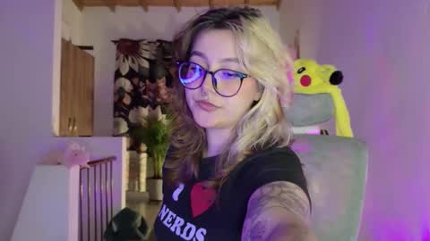 Snapshot of hazelbrownn23 chatting on 05/08/26, 02:17 Hazel Brown online show from 05/08/26, 02:17