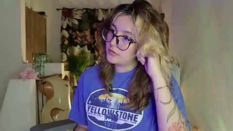Snapshot of hazelbrownn23 chatting on 05/14/26, 02:18 Hazel Brown online show from 05/14/26, 02:18