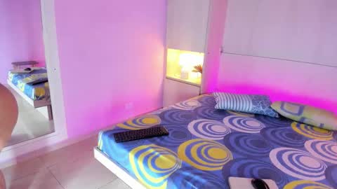 Snapshot of hazelstonne chatting on 11/23/25, 12:16 HAZEL online show from 11/23/25, 12:16